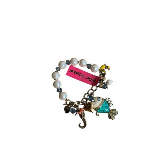 Betsey Johnson Womens Sea Excursion Collection Charm Pearl Bracelet NEW - Picture 2 of 2